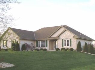 109 Hunters Glen Ln, Johnson Creek, WI 53038