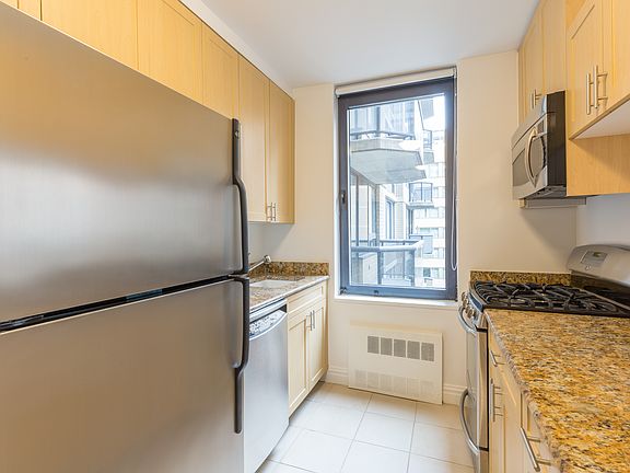 3rd image of 235 W 48th St APT 20P
