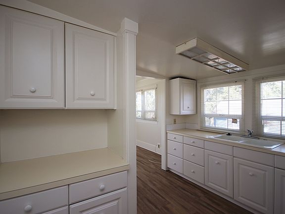 2nd image of 1637 Navarro Ave #1637