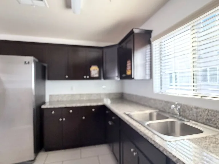 1210 W 39th St #5 — Photo 7