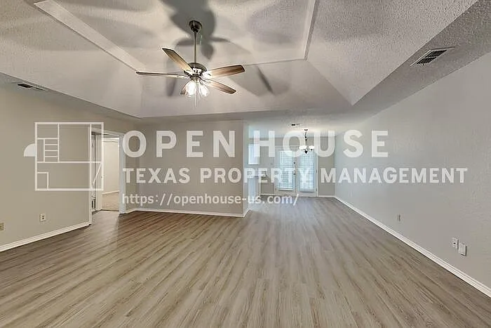 6117 Courtside Dr — Photo 4