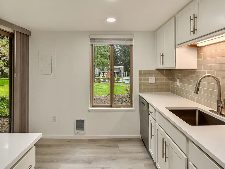 4635 W Lake Sammamish Pkwy SE #G105 — Photo 6