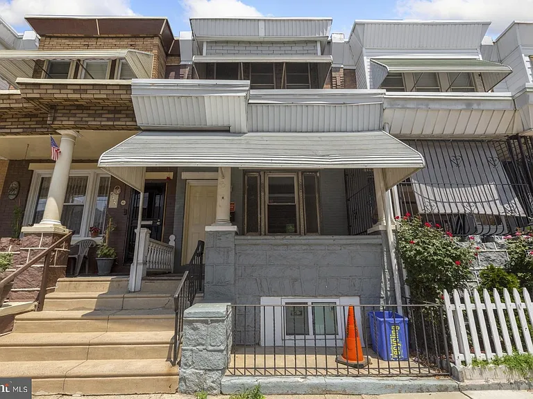 2323 E Cambria St — Photo 31