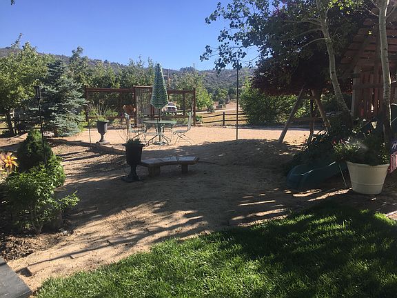 Back yard w/ sprinklers/drip