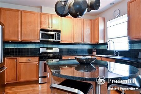 5th image of 1816 N Rockwell St Unit D