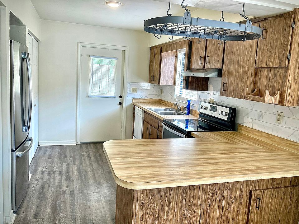 1st image of 720 SE 9th St #1