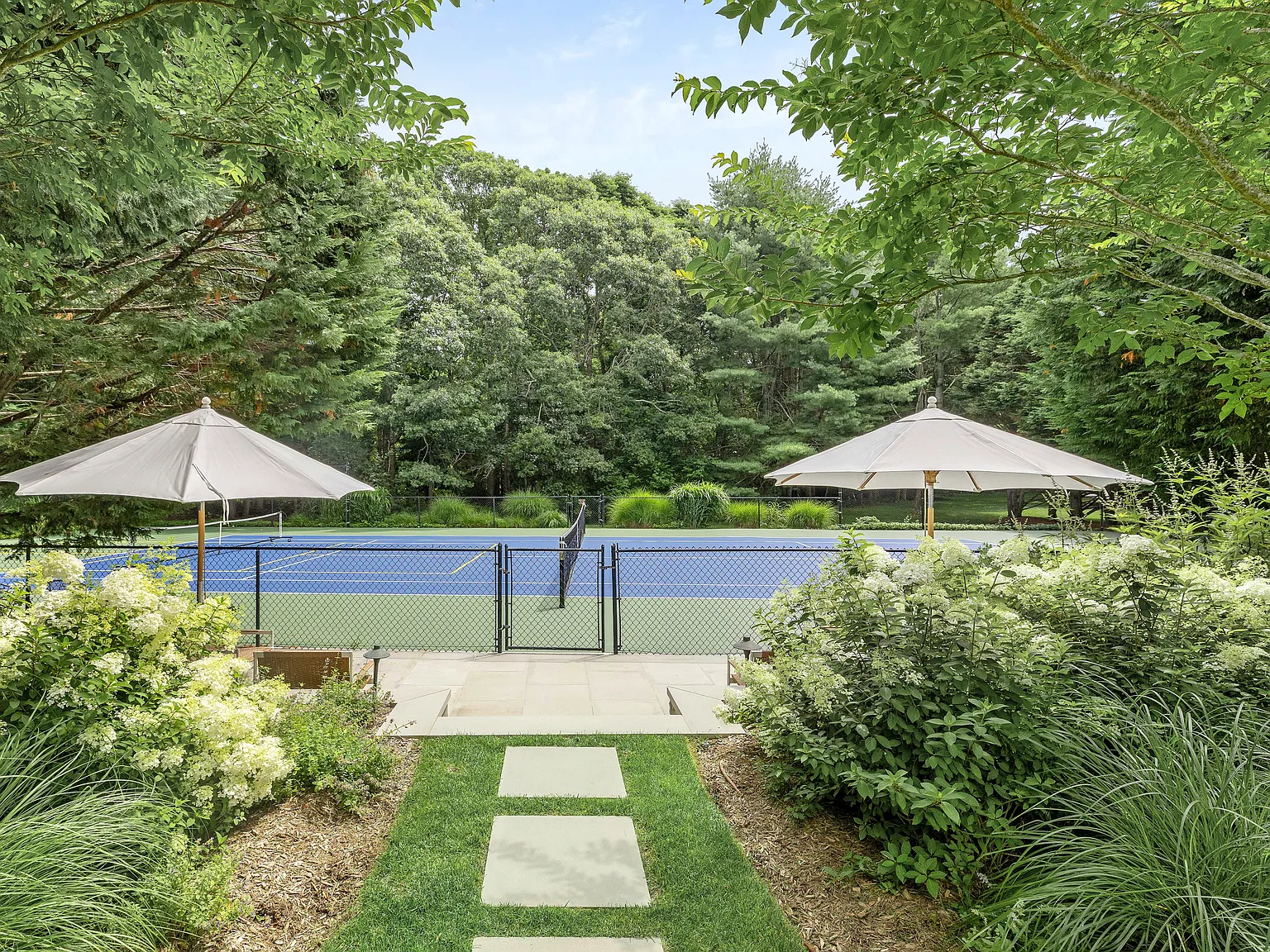 Spectacular Sagaponack Rental With Pool, Tennis & Pickelball — Photo 4