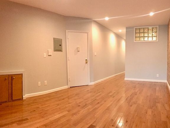 5th image of 506 11th St APT 2R
