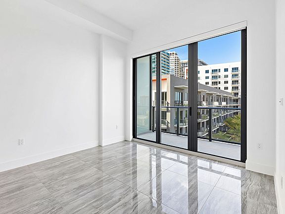 4th image of 236 NE 28th St #111