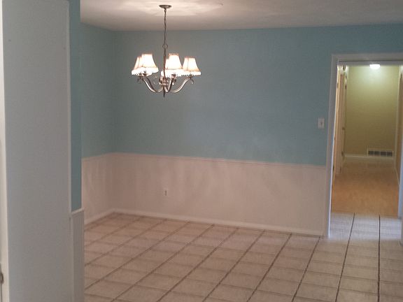 3rd image of 721 N Elk Ave