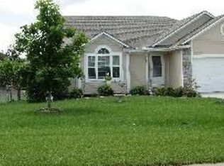 15607 Pebble Trl, Basehor, KS 66007