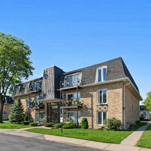 10308 Circle Dr APT 301, Oak Lawn, IL, 60453