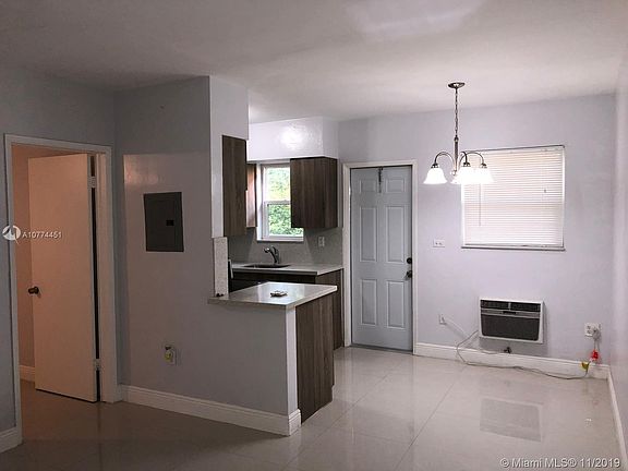 4th image of 1217 NE 127th St APT 4