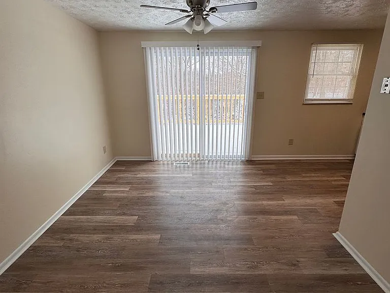 300 Pegotty Ct NE — Photo 10