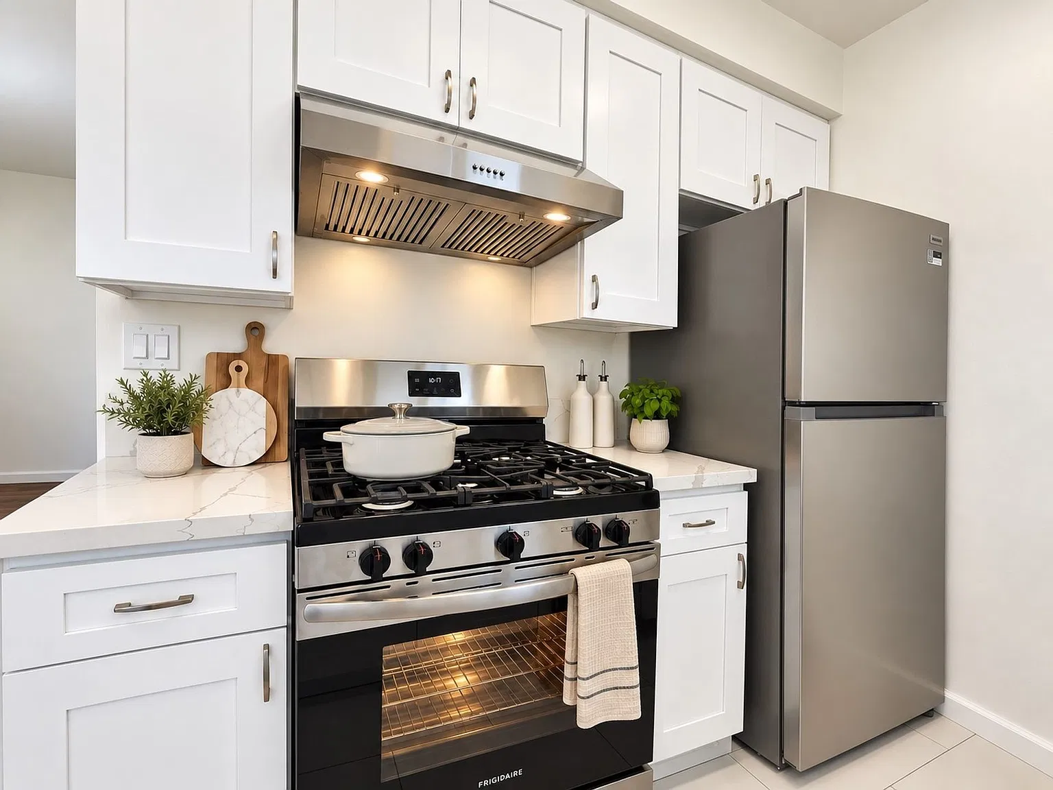 Now Leasing! 1 Bed + 1.5 Bath At 1522 Harvard St, Santa Monica, Ca 90404. — Photo 2