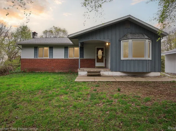 2850 Pardee Rd, Howell, MI 48843