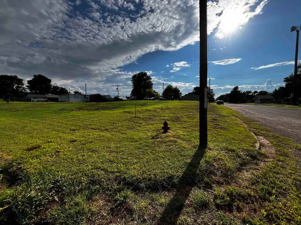 301 Avenue L, Beaver, OK 73932