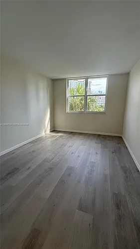 300 Bayview Dr #211 Photo 1
