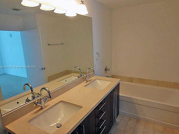 5th image of 1111 SW 1st Ave #1123NORTH