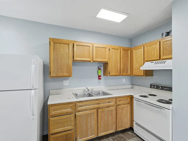 Jefferson Avenue Apartments — Photo 17