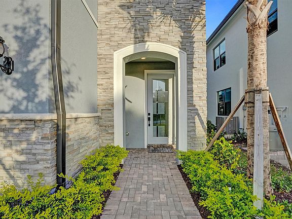 3rd image of 4422 S Silverwood Lane