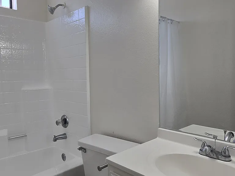 136 N Marengo Ave #C — Photo 7
