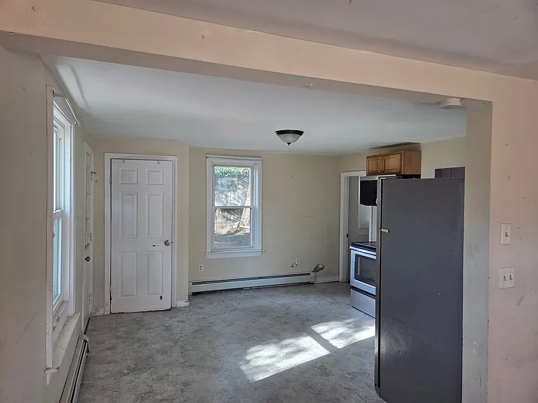 16 Valley St — Photo 8