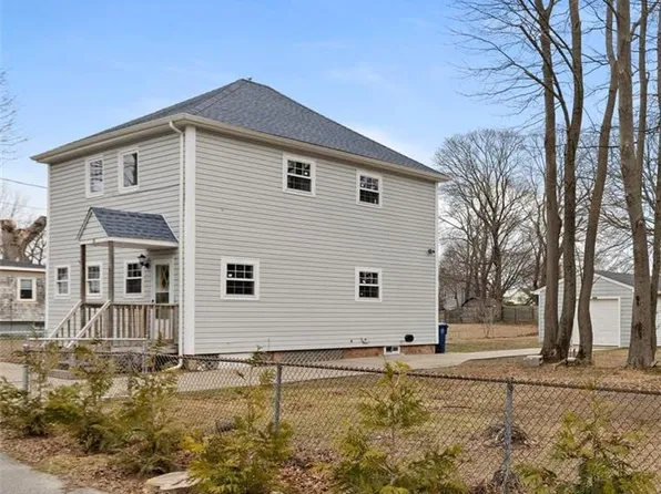 52 Blake St, Warwick, RI 02889