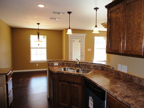 2nd image of 418 E Pecan Ave