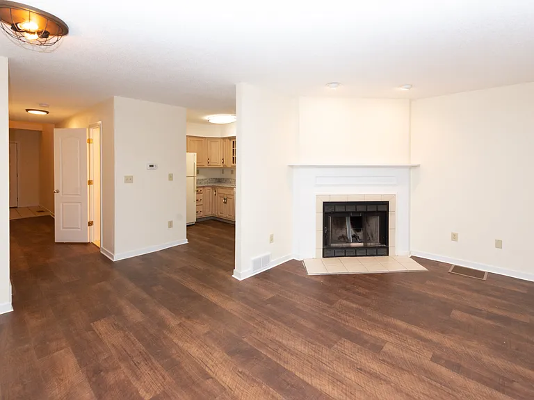 Rosewood Condominiums — Photo 24