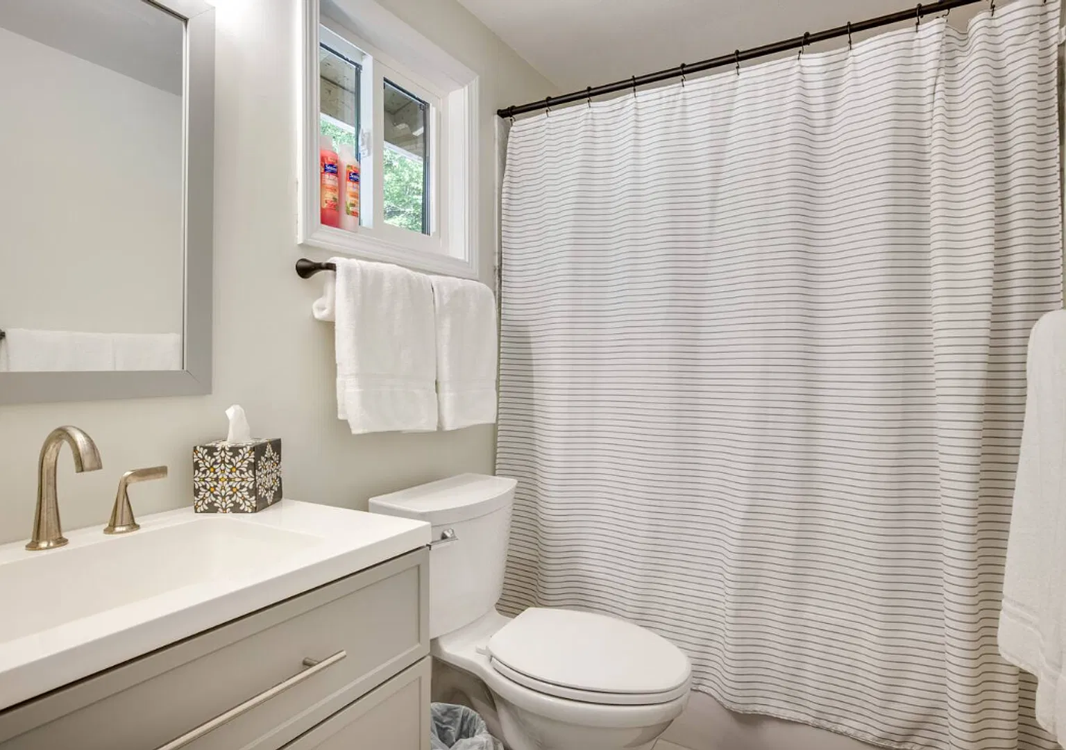 3 bed, 1938 sqft, $2,000 — Photo 3
