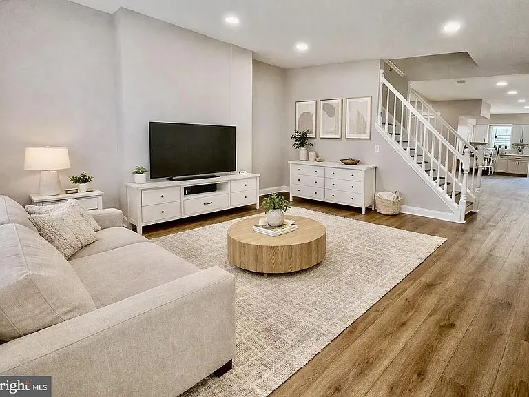 2317 E Fayette St — Photo 3