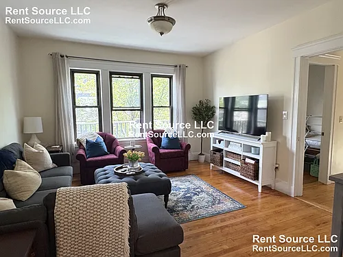 33 Stoughton St Photo 1