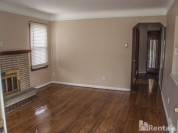 4th image of 22415 Colony St
