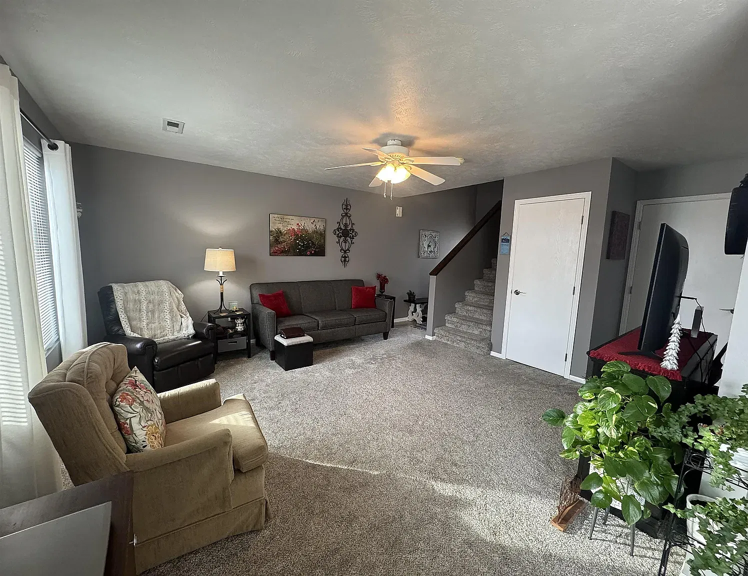 3 bed, 1888 sqft, $1,600 — Photo 2