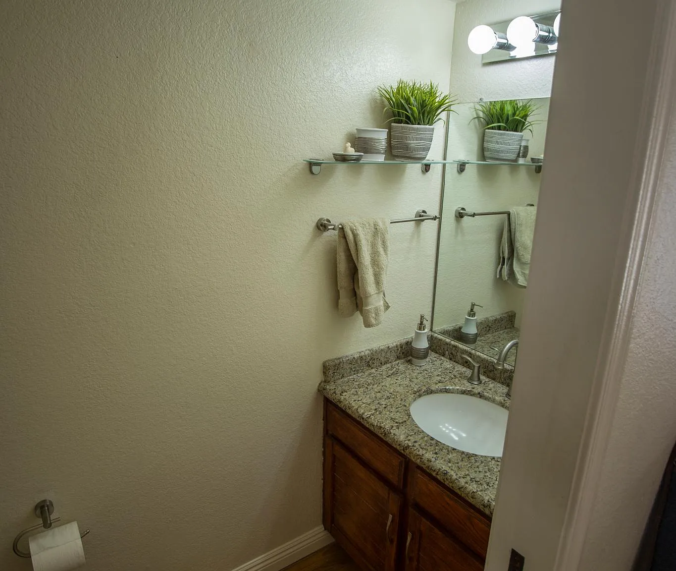 5665 W Galveston St — Photo 4