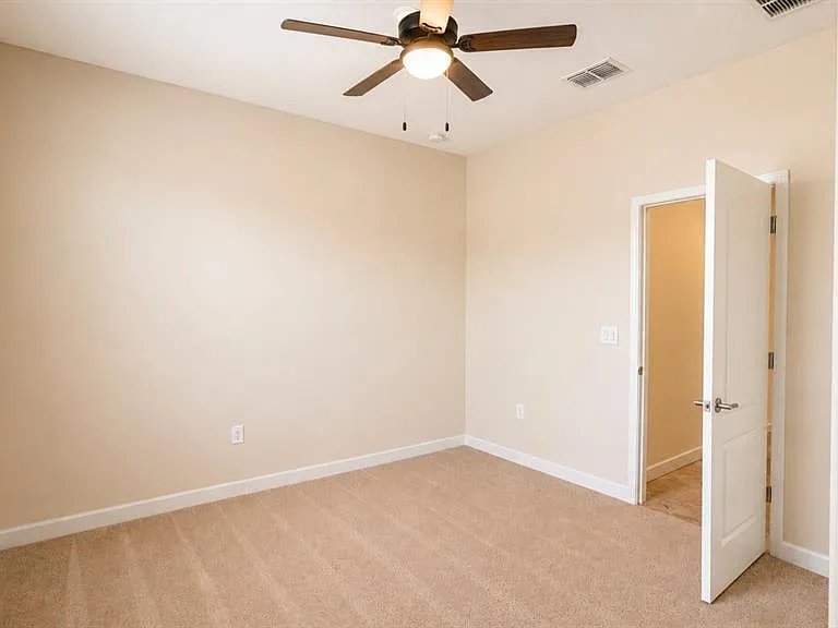 5230 Cortland Dr — Photo 29