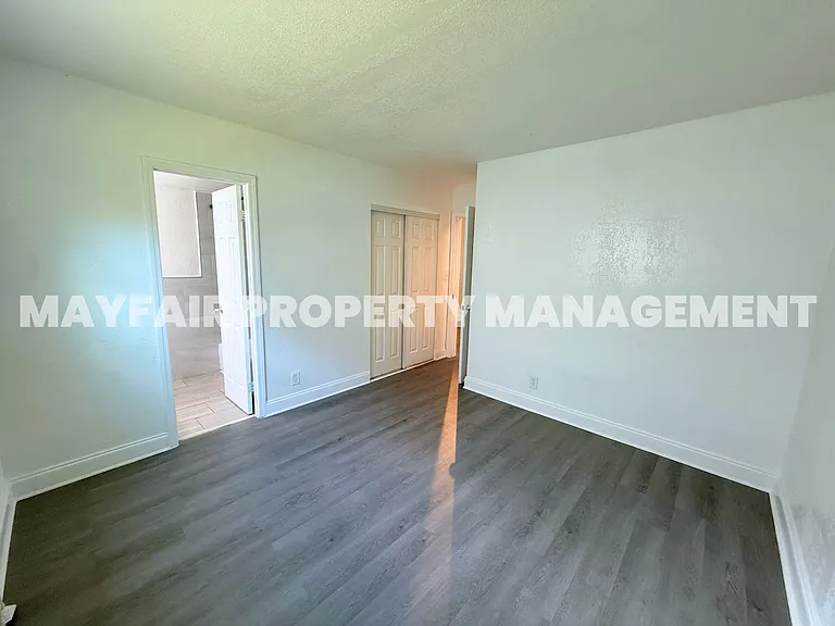 240 SW 8th St #2 — Photo 8