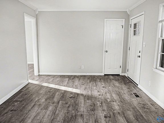 4th image of 201 Larkwood Dr SW