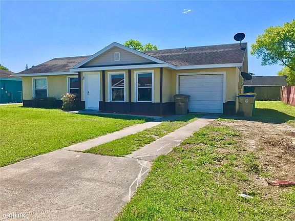 2nd image of 824 Aspenwood Cir