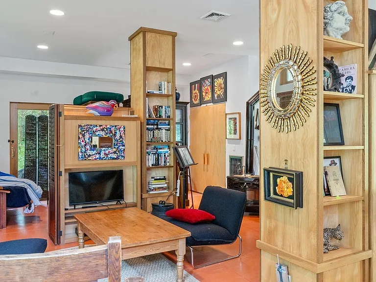 71 Greenleaf Ln — Photo 36