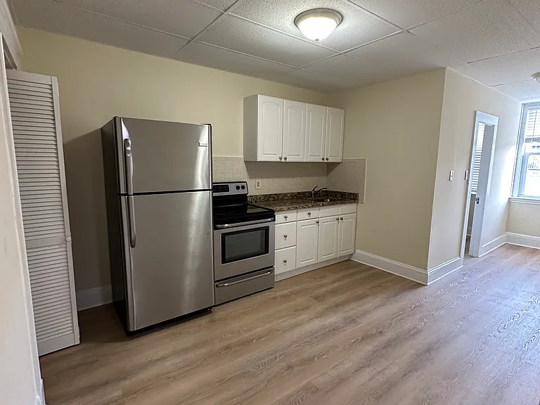 77 Main St #14 — Photo 6