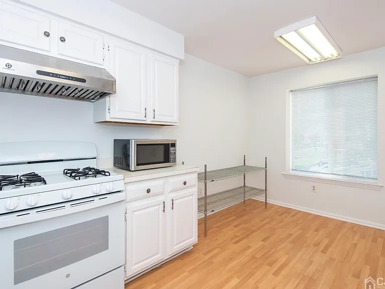 1805 Amanda Ct — Photo 6