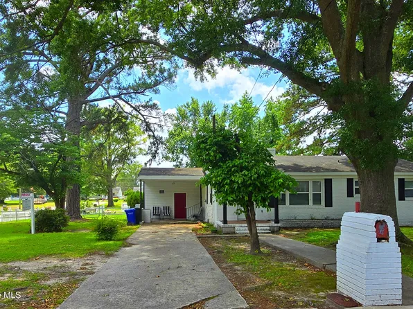 307 Clairmont Circle, Greenville, NC 27834