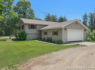 8818 E 96th St, Howard City, MI 49329