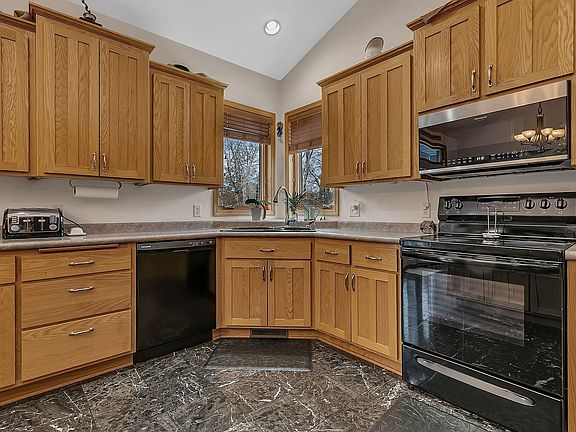 5th image of 10927 287th Ave NW