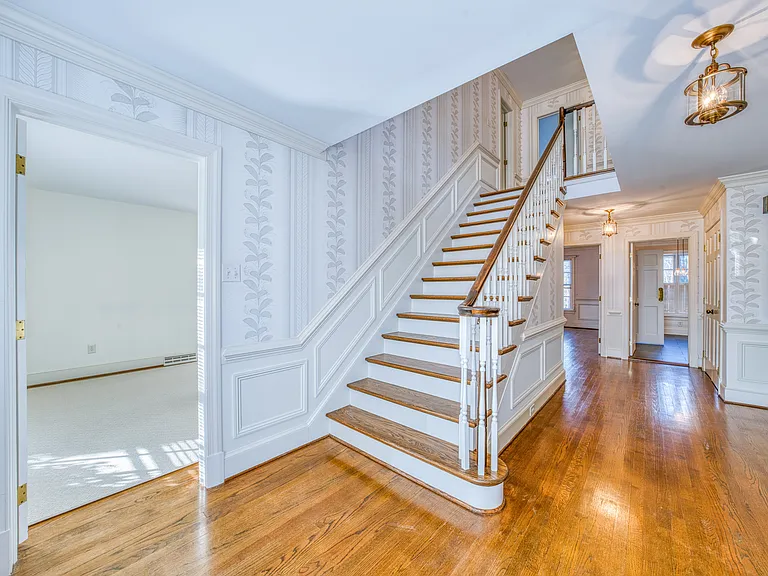 9720 Burnett Dr — Photo 13