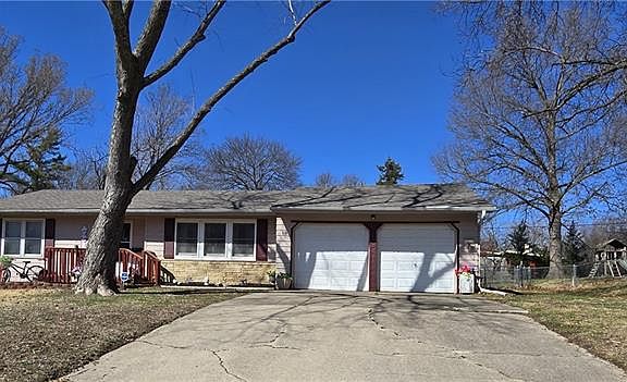 3rd image of 18 Brookside Dr