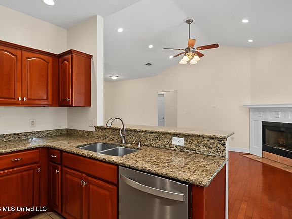 5th image of 2805 Palmer Dr