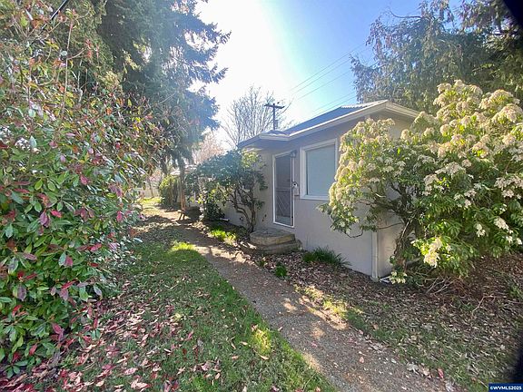 3rd image of 952 Gaines St NE